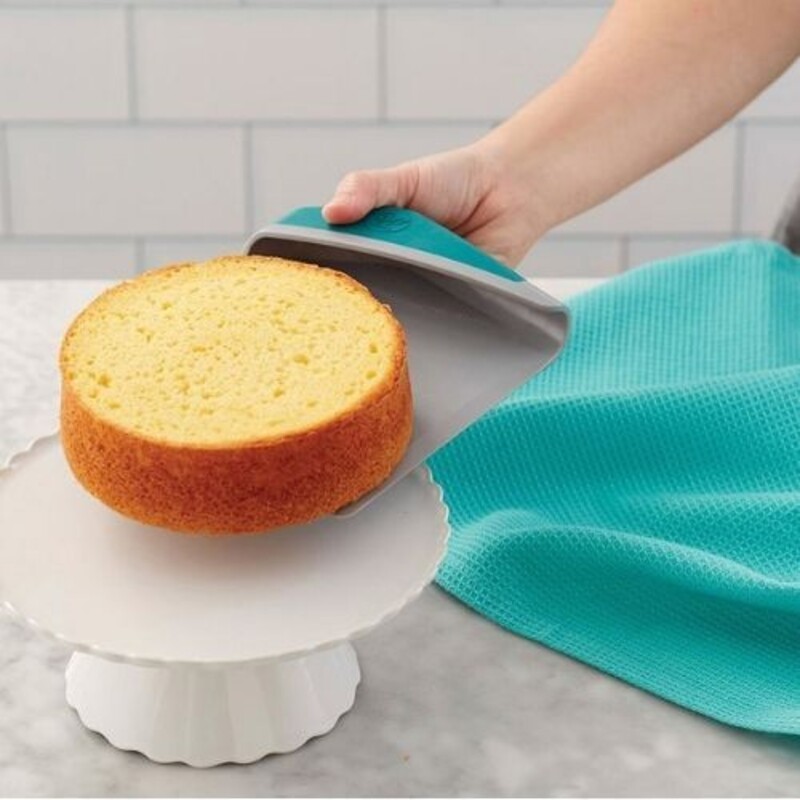 Lame à pâtisserie "Cut & Lift" Versa-Tools de Wilton Lame à pâtisserie "Cut & Lift" Versa-Tools de Wilton